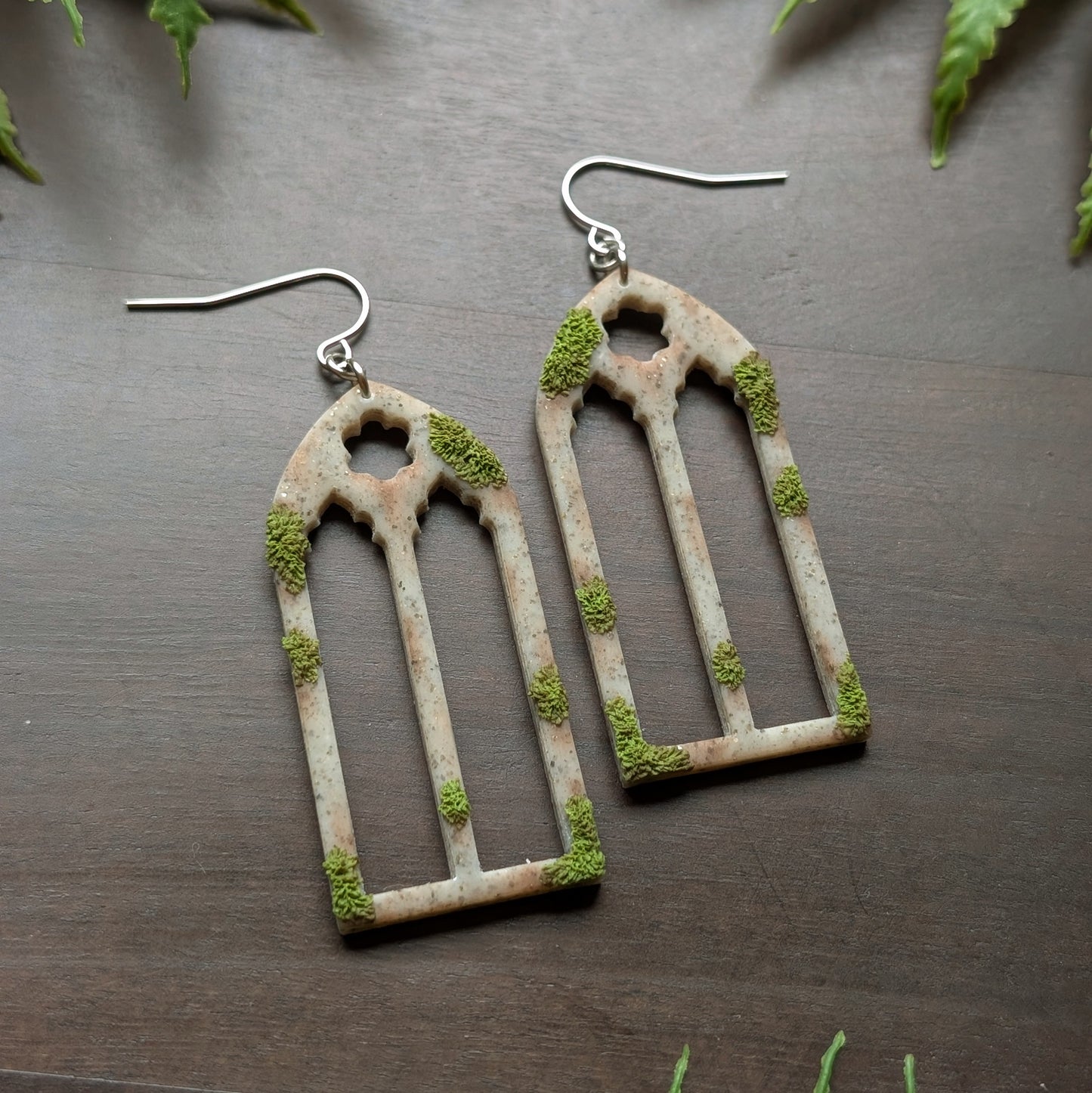 Mossy Pillars Dangle