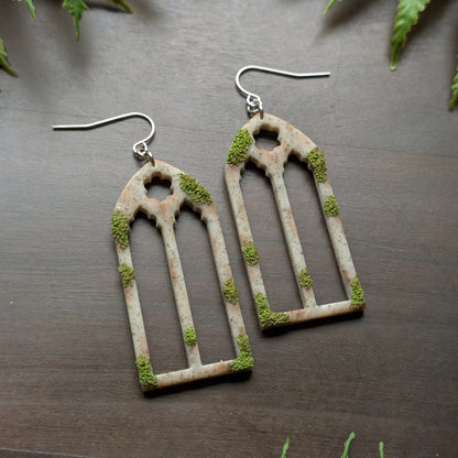 Mossy Pillars Dangle