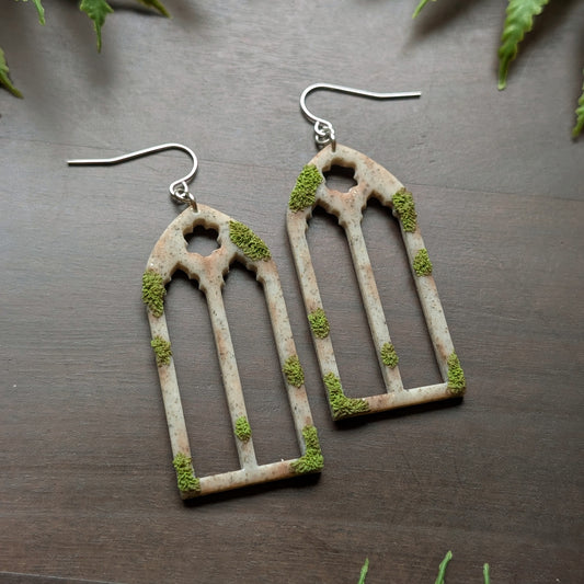 Mossy Pillars Dangle